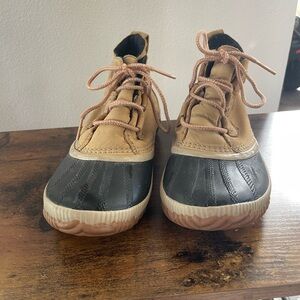 Sorel Tan and Black Boots